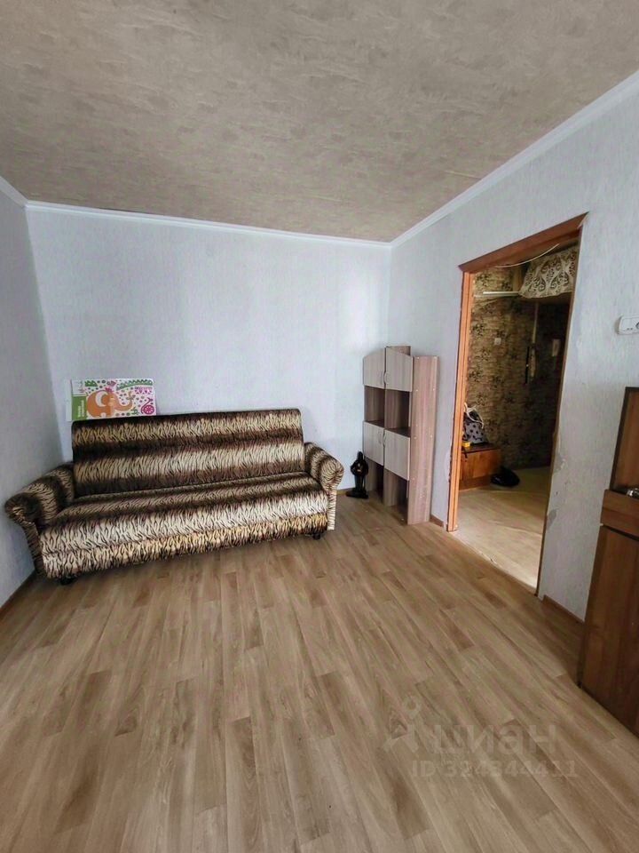 Продажа 2-комн квартиры на вторичном рынке Кириши, проспект Ленина, 3