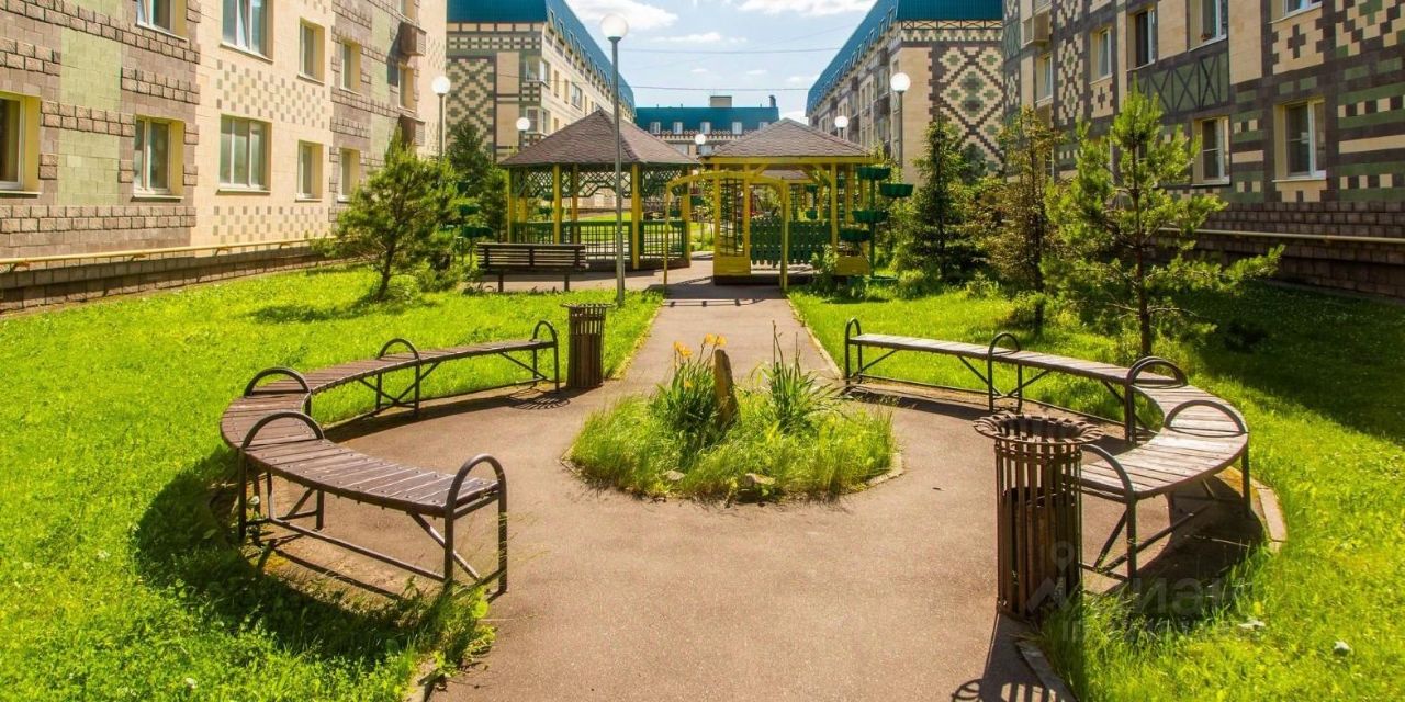 Продажа 2-комн квартиры на вторичном рынке МЖК Изумрудная Долина тер., д. Солманово, улица Триумфальная, 25