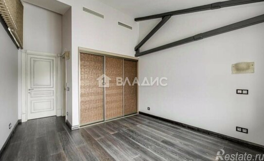 Продажа 6-комн квартиры на вторичном рынке Композиторская улица