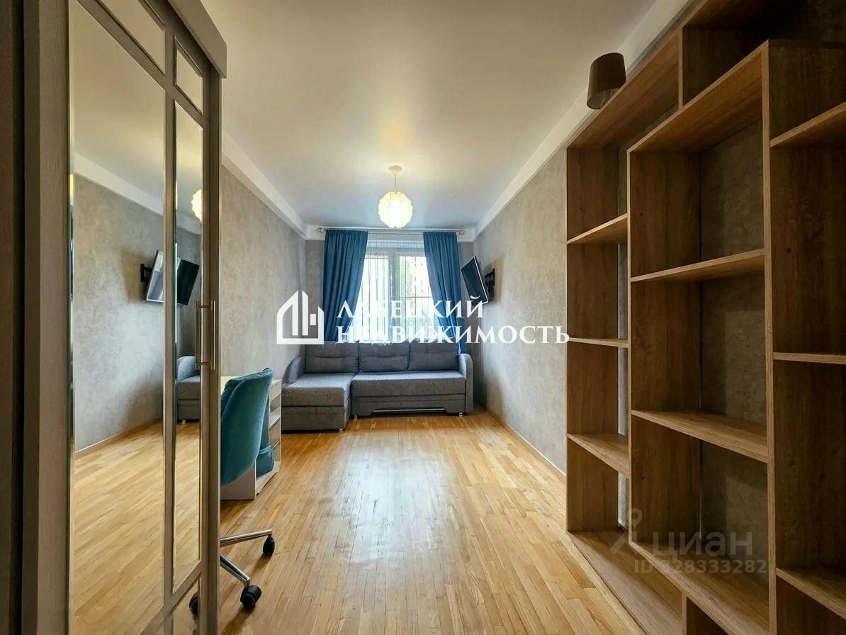 Продажа 3-комн квартиры на вторичном рынке улица Тамбасова, 38/235