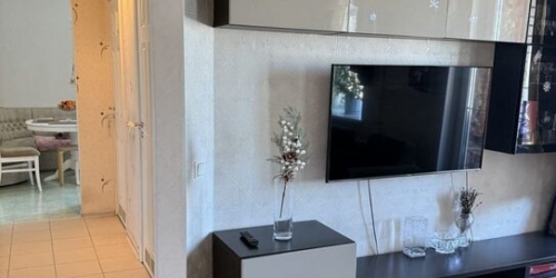 4-комн квартира улица Чекистов,  д. 22