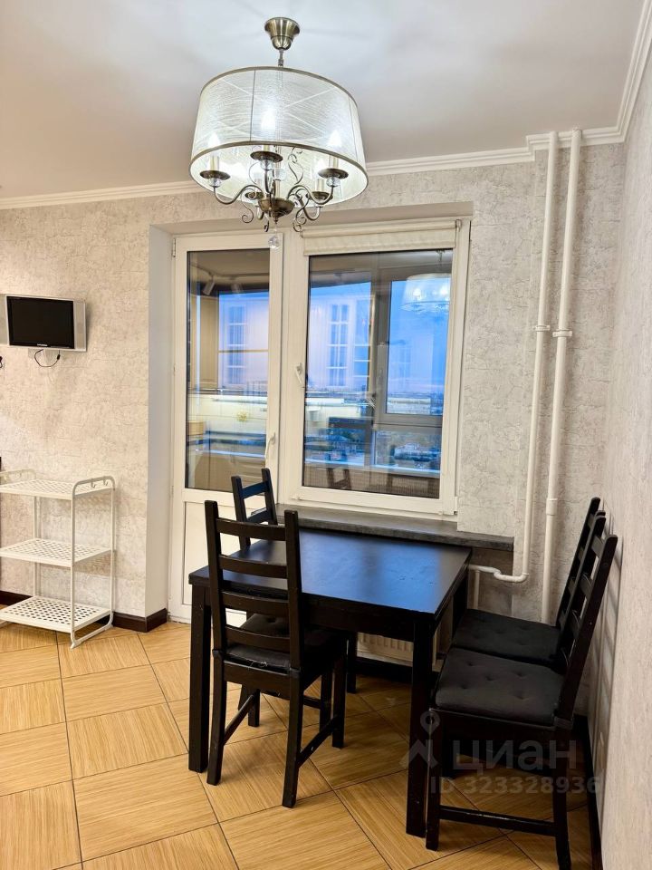 Аренда 2-комн квартиры на вторичном рынке Октябрьская набережная, 126к2