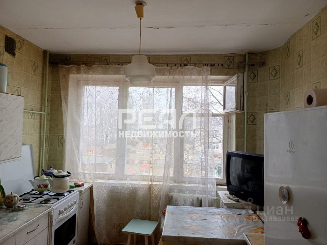 Продажа 2-комн квартиры на вторичном рынке пос. Новый Свет, 42