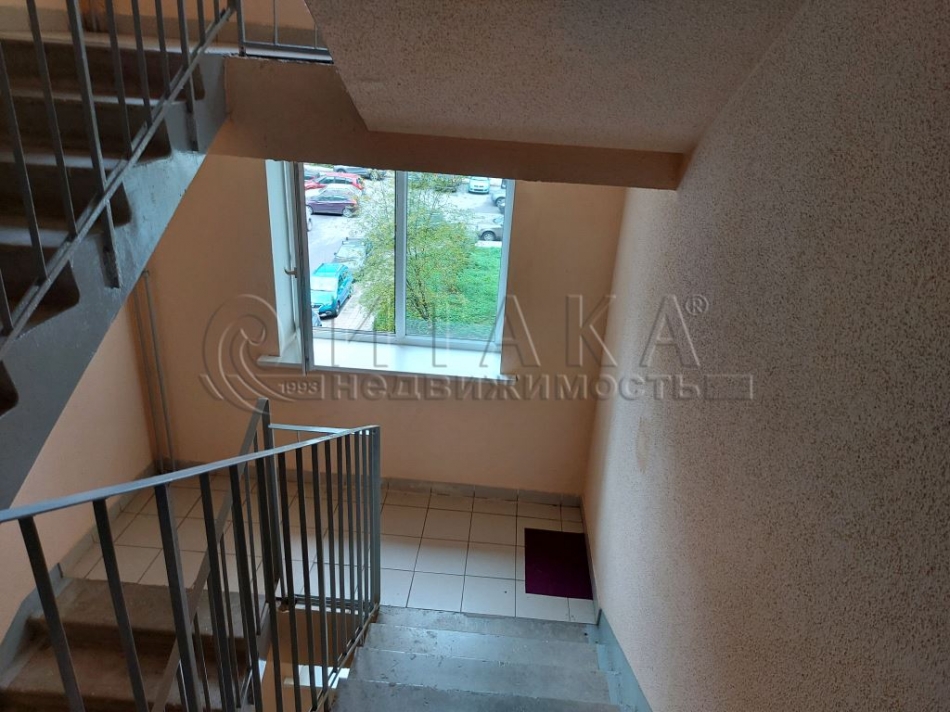 Продажа 1-комн квартиры на вторичном рынке Красное Село, Красногородская,  д. 13,  к. 1