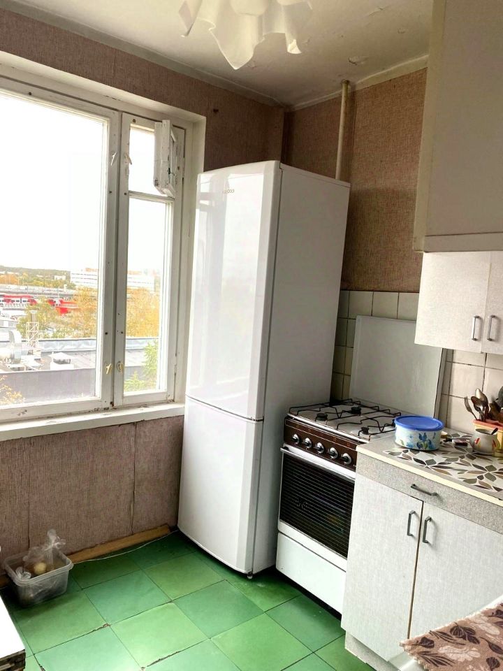 Продажа 3-комн квартиры на вторичном рынке улица Бажова, 15К2