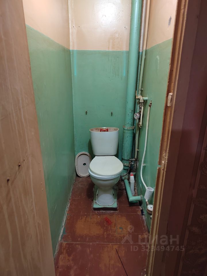 Продажа 2-комн квартиры на вторичном рынке Кириши, улица Нефтехимиков, 18