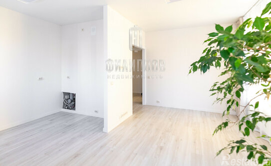 Продажа 2-комн квартиры на вторичном рынке Комендантский пр-кт