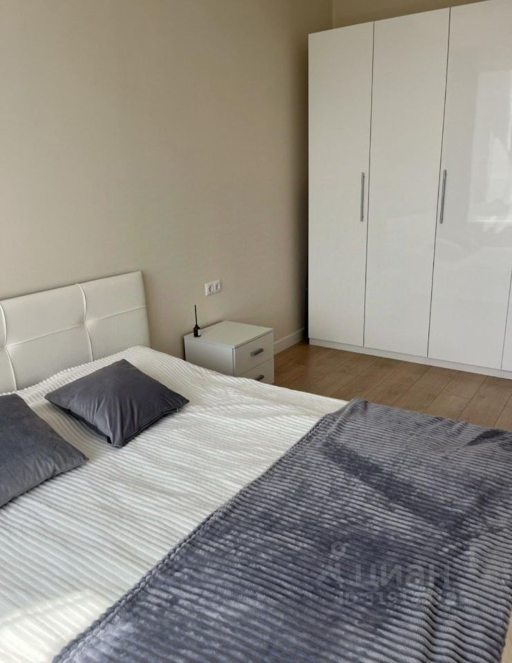 Продажа 2-комн квартиры на вторичном рынке Мосфильмовская улица, 98к2