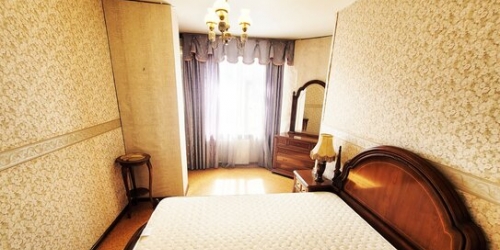 2-комн квартира улица Короленко,  д. 8