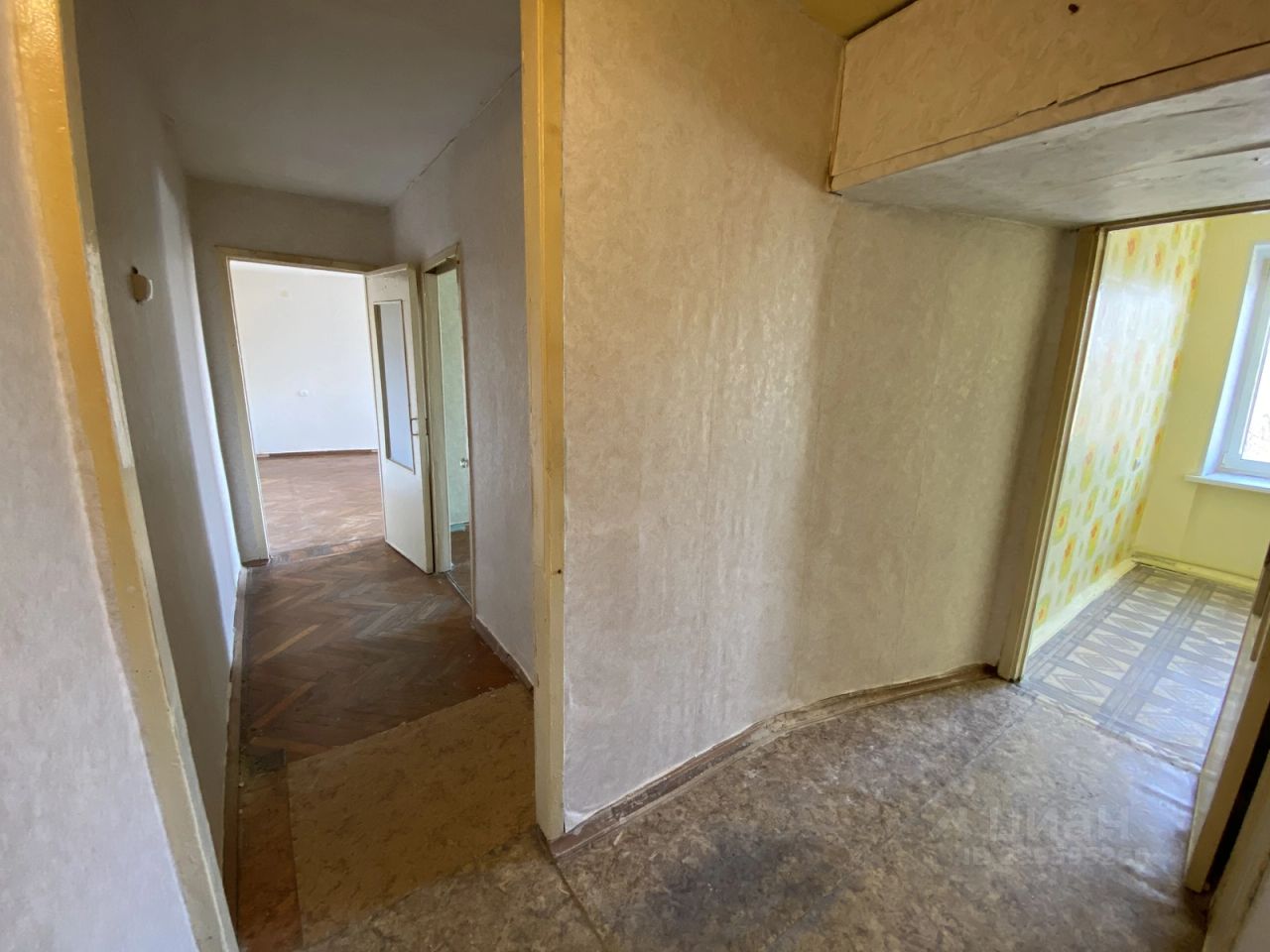 Продажа 2-комн квартиры на вторичном рынке пос. Войсковицы, площадь Манина, 2