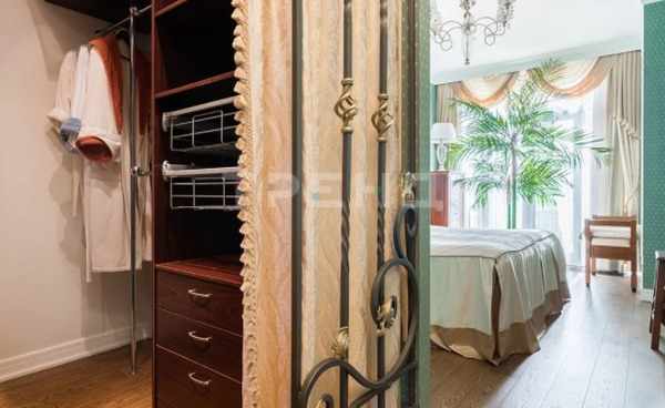 Продажа 3-комн квартиры на вторичном рынке Песочная наб,  д. 12