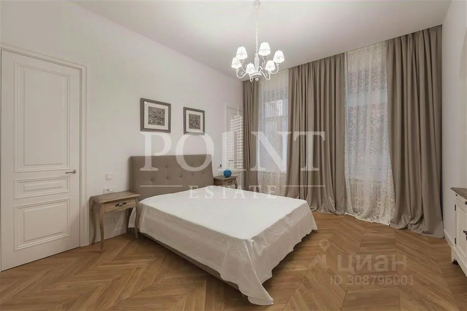 Продажа 3-комн квартиры на вторичном рынке Никольская улица, 10/2С2б
