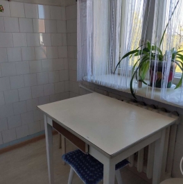 Аренда 2-комн квартиры на вторичном рынке Петергоф г., Петергоф г.,  д. 11