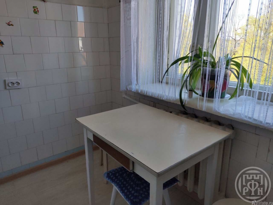 Аренда 2-комн квартиры на вторичном рынке Петергоф г., Петергоф г.,  д. 11