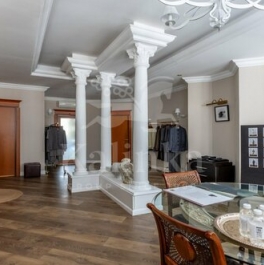 Продажа 4-комн квартиры на вторичном рынке Патриарший Б. пер