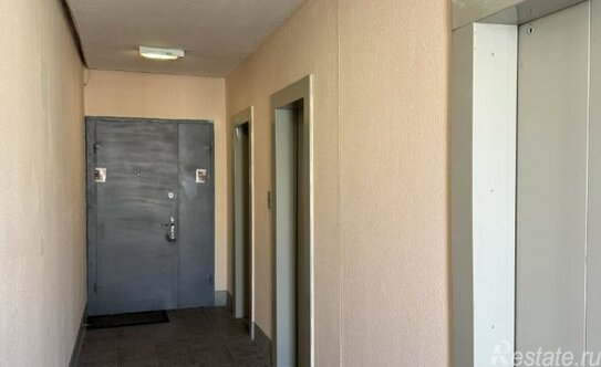 Продажа 2-комн квартиры на вторичном рынке улица Новаторов,  д. 36 к2