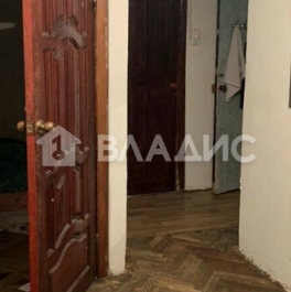 Продажа 3-комн квартиры на вторичном рынке Феодосийская улица,  д. 4