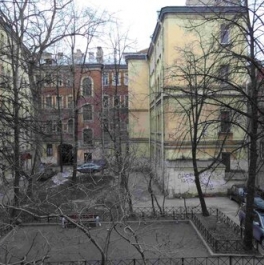 Продажа 2-комн квартиры на вторичном рынке улица Блохина,  д. 4