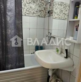 Продажа 2-комн квартиры на вторичном рынке Рабочая улица,  д. 33