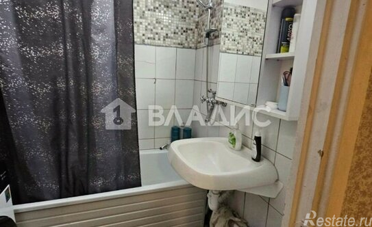 Продажа 2-комн квартиры на вторичном рынке Рабочая улица,  д. 33