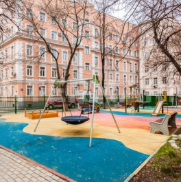 Продажа 4-комн квартиры на вторичном рынке Голиковский пер,  д. 5