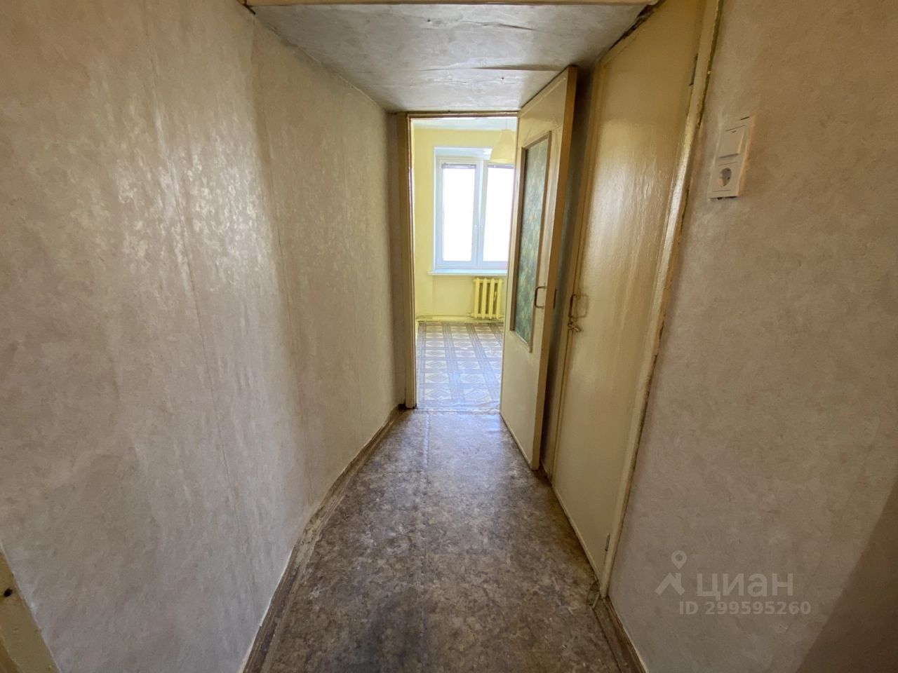 Продажа 2-комн квартиры на вторичном рынке пос. Войсковицы, площадь Манина, 2