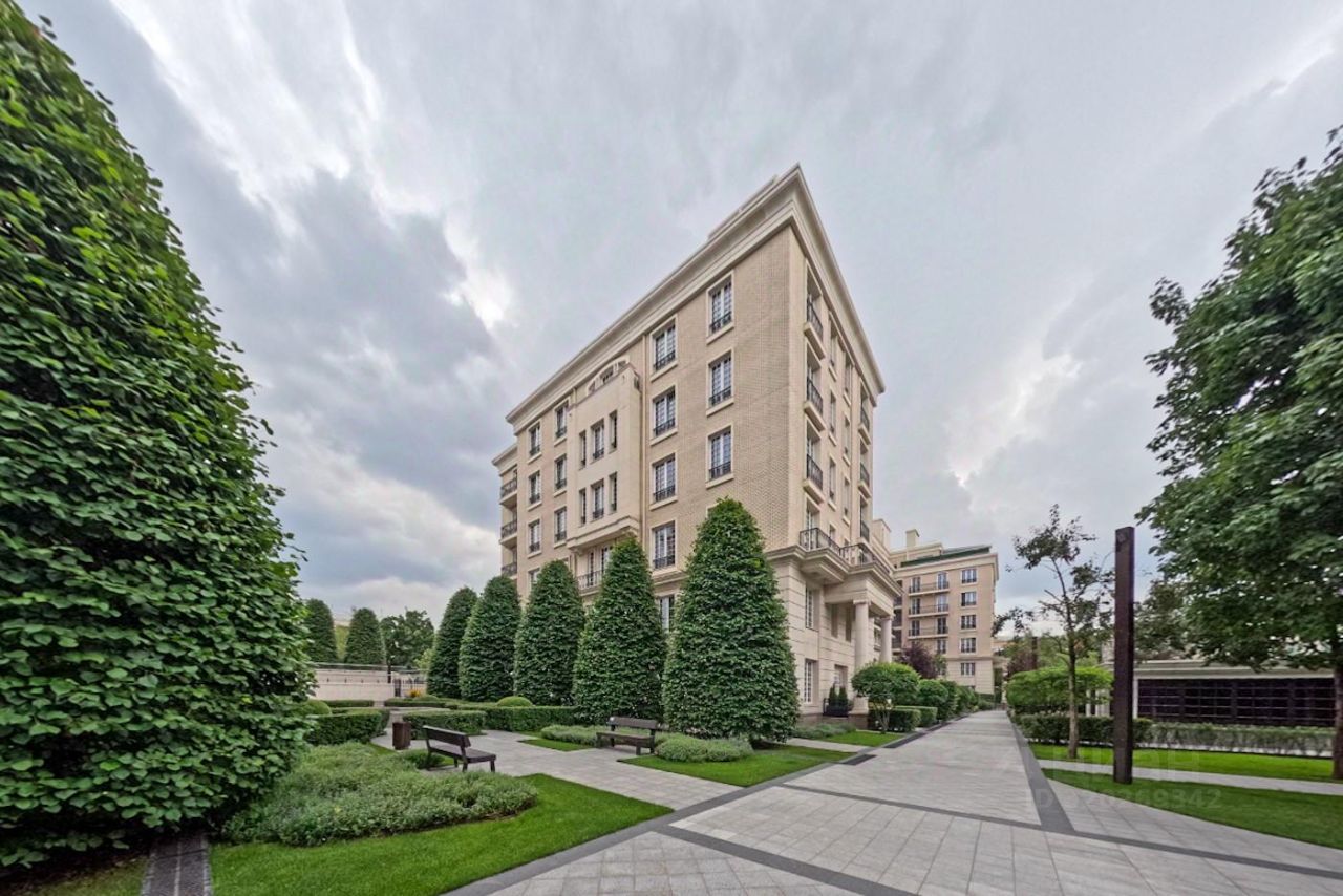 Продажа 4-комн квартиры на вторичном рынке улица Ефремова, 19к1