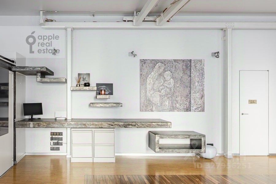 Продажа 2-комн квартиры на вторичном рынке 1-я Брестская улица, 33С1