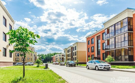 Продажа 3-комн квартиры на вторичном рынке Кедровая улица,  д. 18