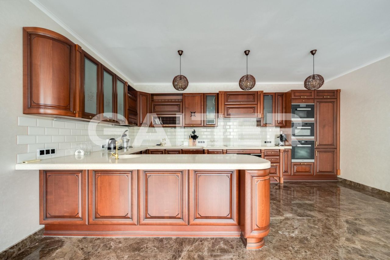 Продажа 6-комн квартиры на вторичном рынке Филипповский переулок, 8С1