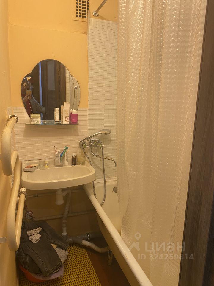 Продажа 1-комн квартиры на вторичном рынке улица Орджоникидзе, 35К2