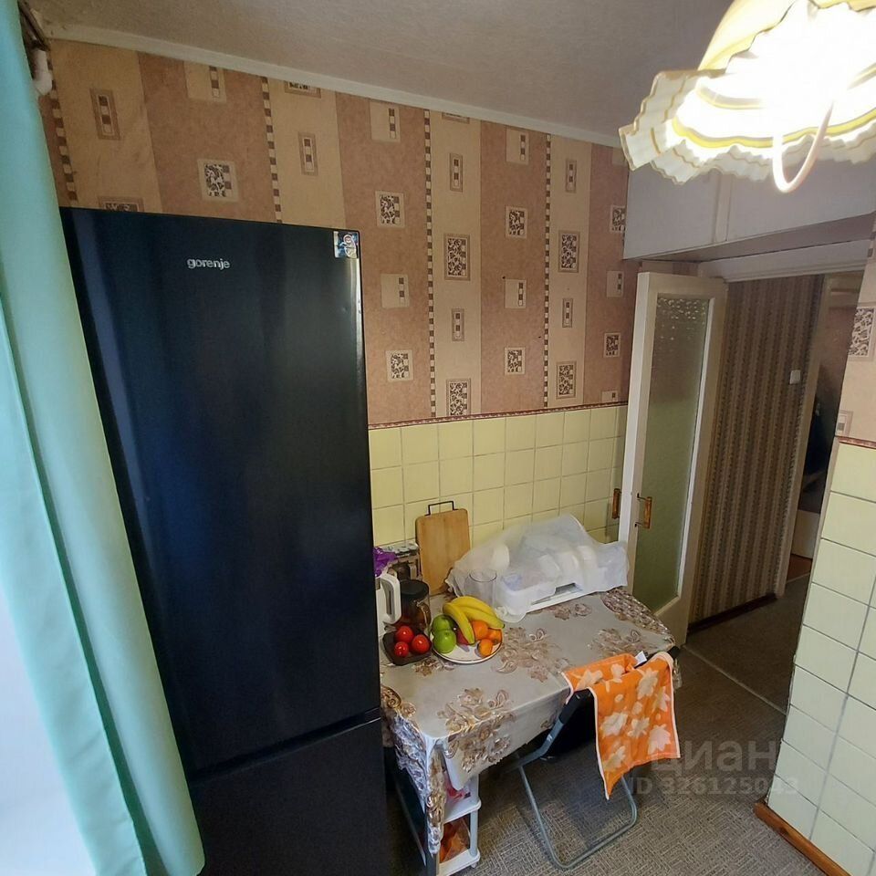 Продажа 2-комн квартиры на вторичном рынке пос. Металлострой, Центральная улица, 15