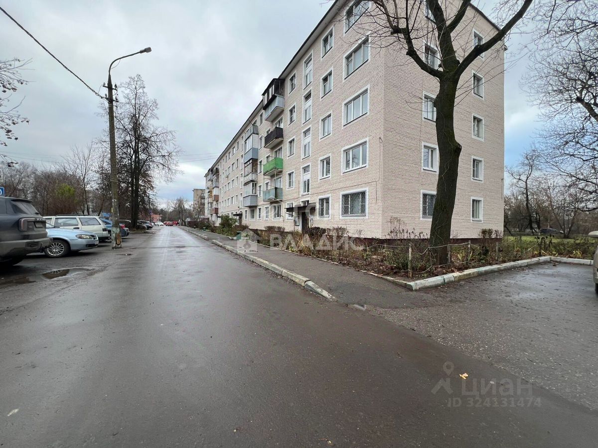 Продажа 2-комн квартиры на вторичном рынке Свердловский пгт, улица Набережная, 4А