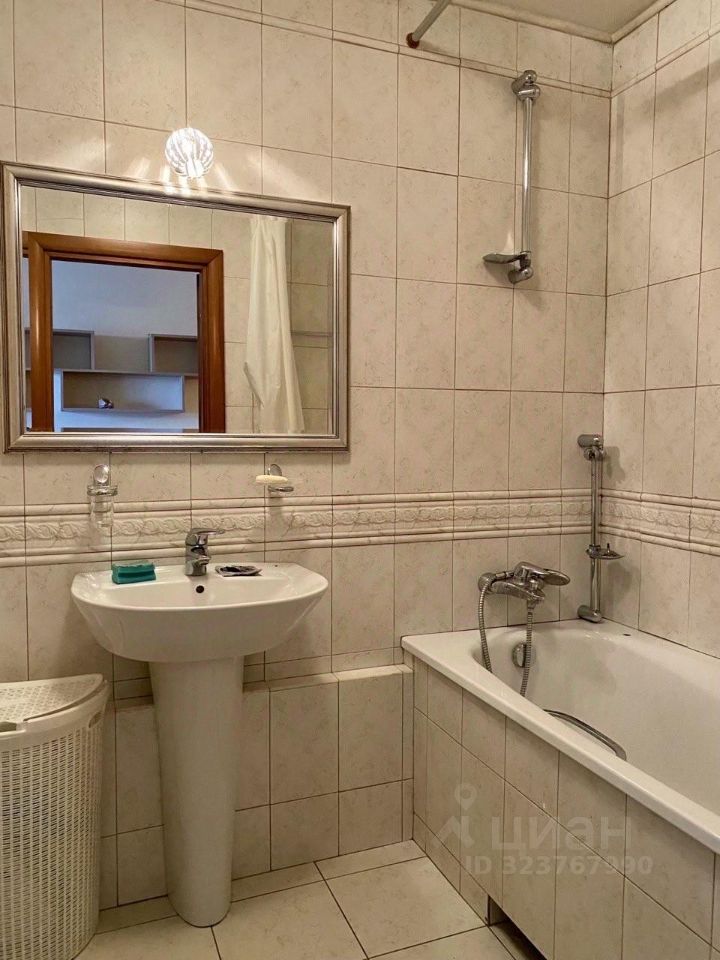 Продажа 2-комн квартиры на вторичном рынке Осенняя улица, 14