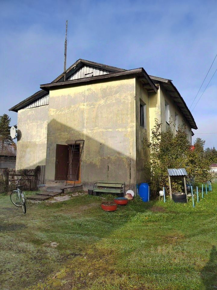 Продажа 3-комн квартиры на вторичном рынке с. Паша, переулок Школьный, 3Б