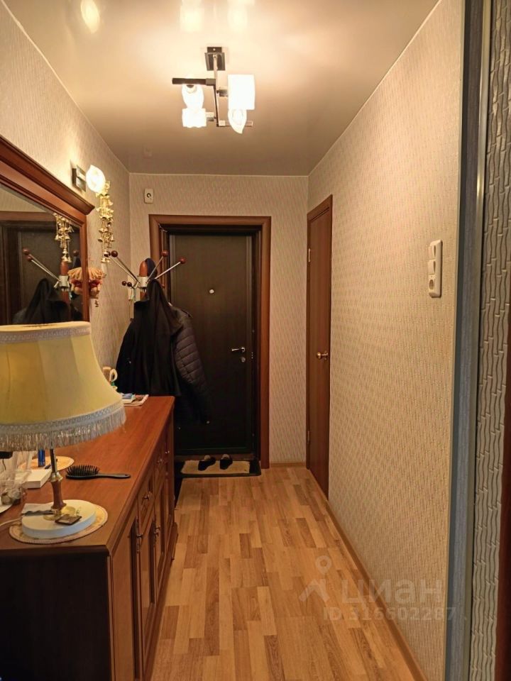 Продажа 2-комн квартиры на вторичном рынке пос. Стрельна, Кропоткинская улица, 6к1