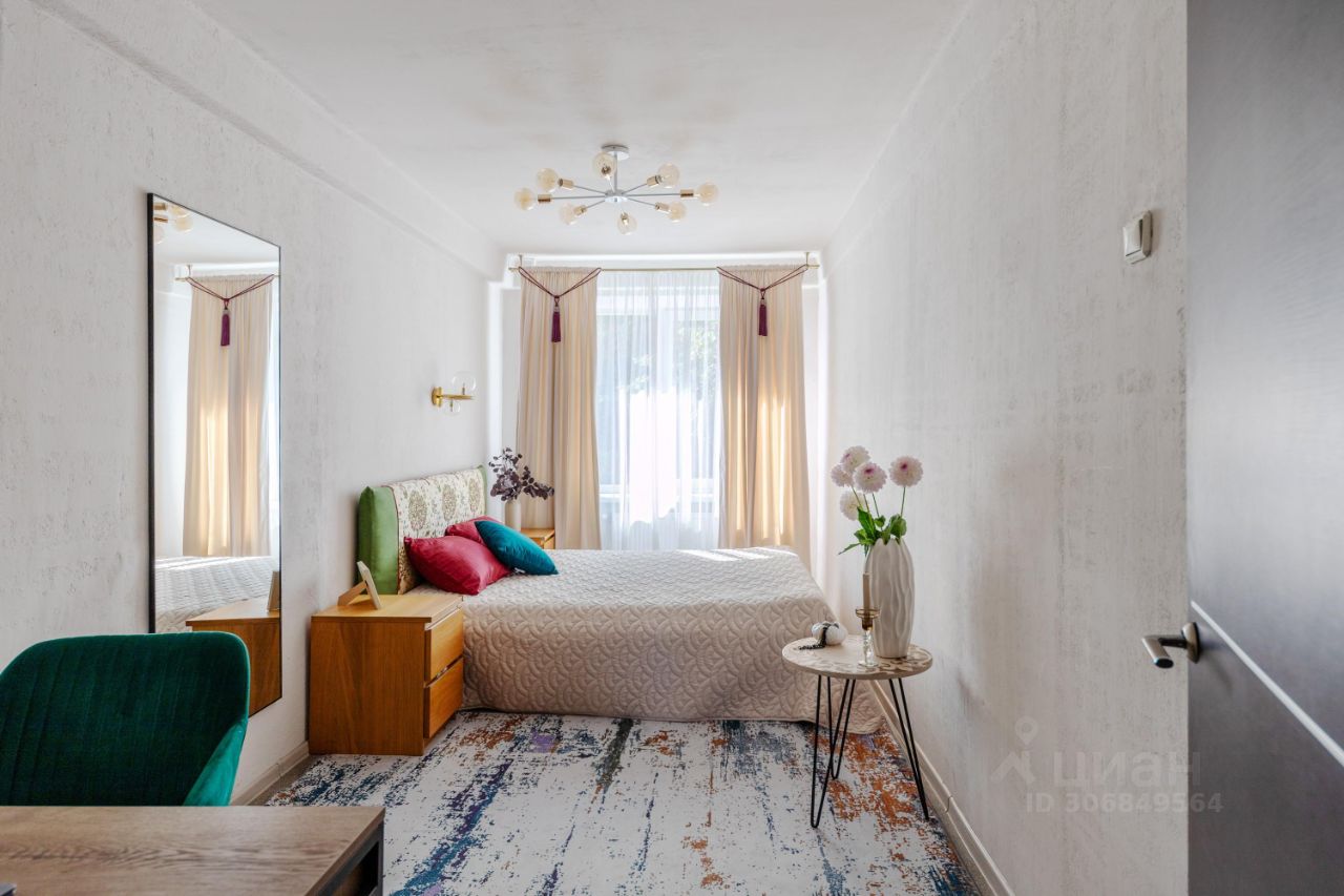 Продажа 3-комн квартиры на вторичном рынке Бассейная улица, 1