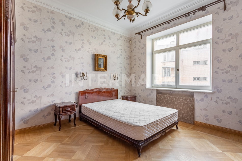 Продажа 4-комн квартиры на вторичном рынке Оболенский пер., 9 корп. 8