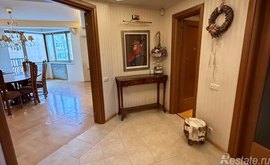 Продажа 5-комн квартиры на вторичном рынке Зоологическая улица,  д. 26 с1