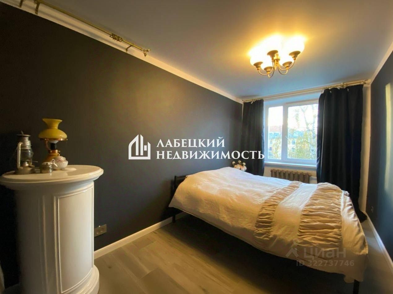 Продажа 3-комн квартиры на вторичном рынке Кронштадт, улица Комсомола, 1