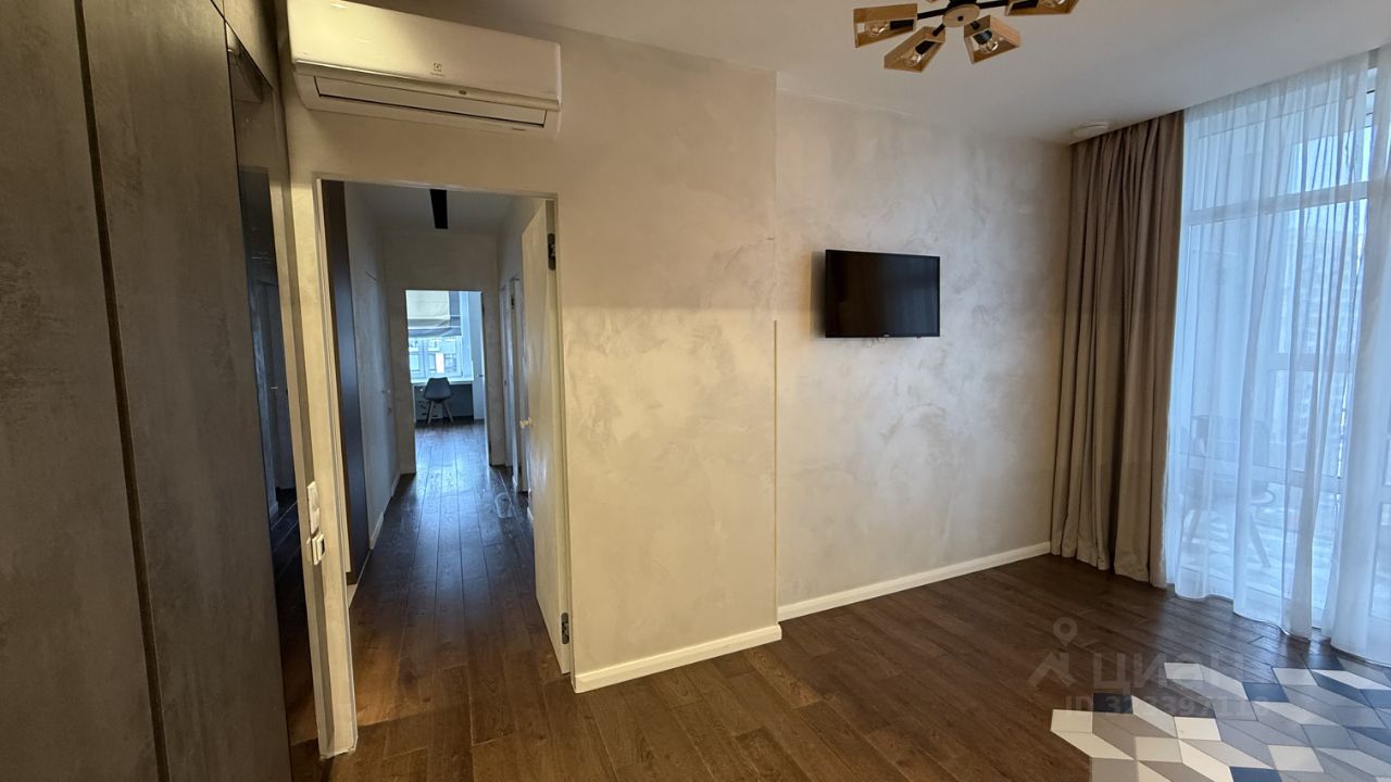 Продажа 3-комн квартиры на вторичном рынке бульвар Веласкеса, 10