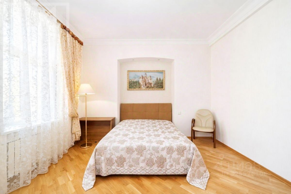 Аренда 4-комн квартиры на вторичном рынке Малая Бронная улица, 36