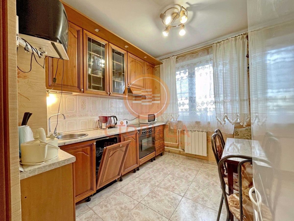 Аренда 3-комн квартиры на вторичном рынке улица Санникова, 11к1