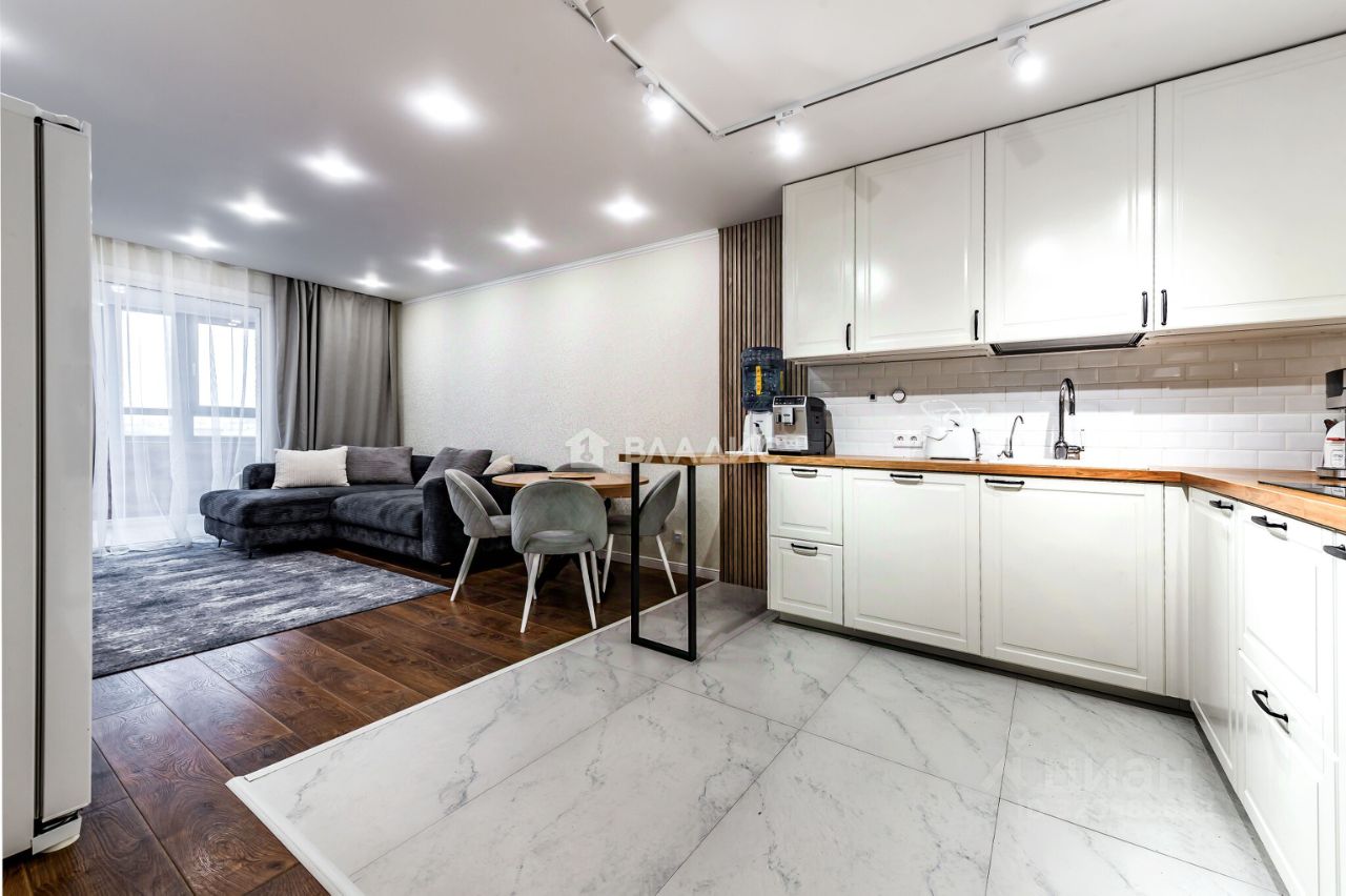 Продажа 3-комн квартиры на вторичном рынке Большеохтинский проспект, 15К2