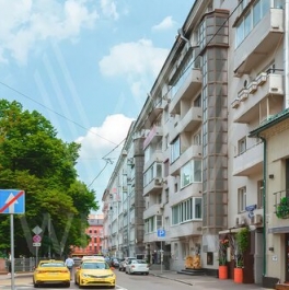 Продажа 4-комн квартиры на вторичном рынке Патриарший Б. пер,  д. 8,  к. 1
