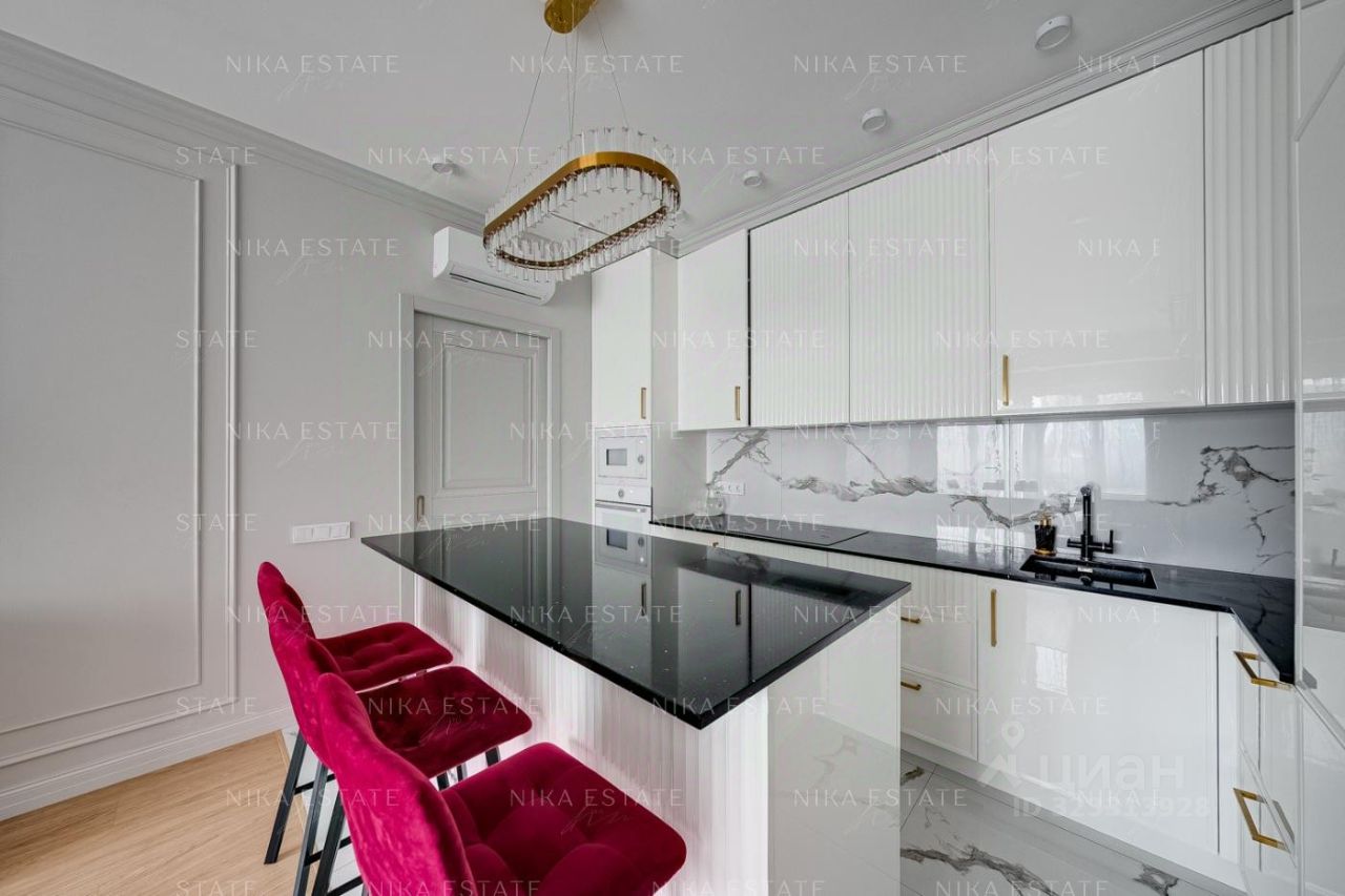 Продажа 3-комн квартиры на вторичном рынке улица Лобачевского, 118С1