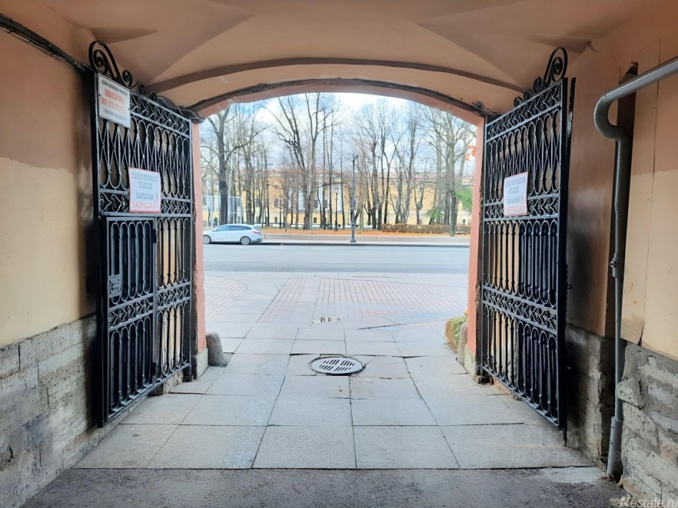 Аренда гаража Вознесенский проспект,  д. 2