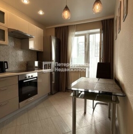 Продажа 4-комн квартиры на вторичном рынке Петровский пр-кт,  д. 11,  к. 1 стр 1