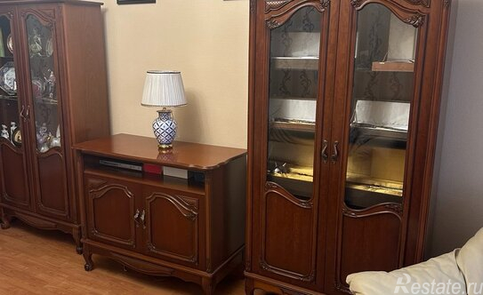 Продажа 4-комн квартиры на вторичном рынке Дыбенко ул,  д. 42