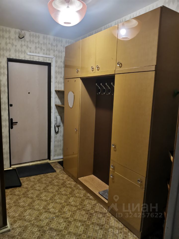 Аренда 2-комн квартиры на вторичном рынке Осенний бульвар, 16К2